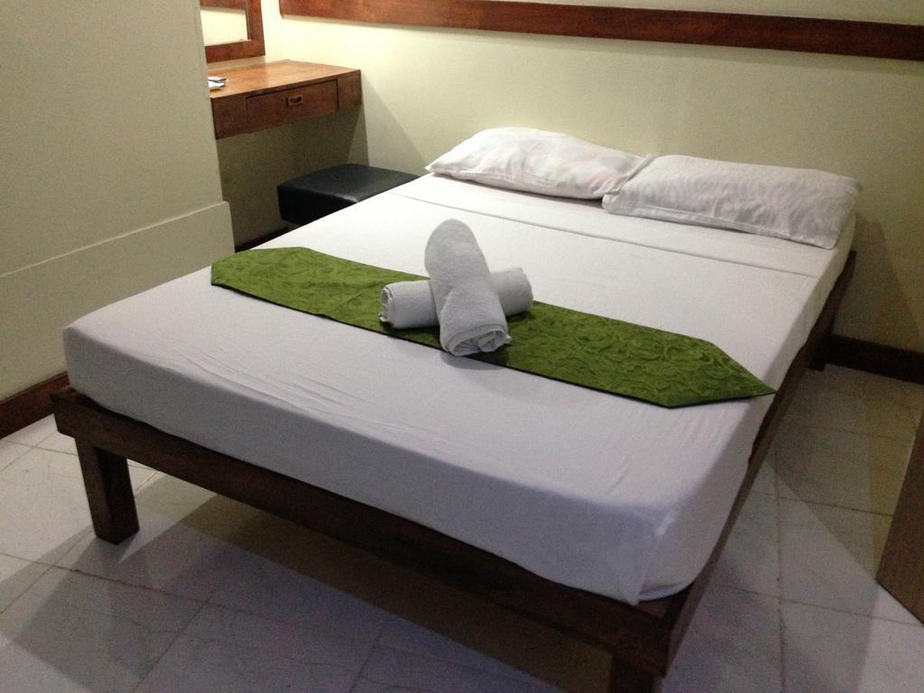 Qm Pension House Tagbilaran City Szoba fotó